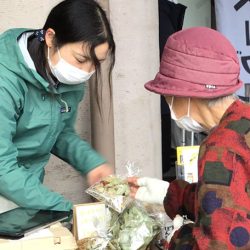 谷在家さくらマルシェ開店